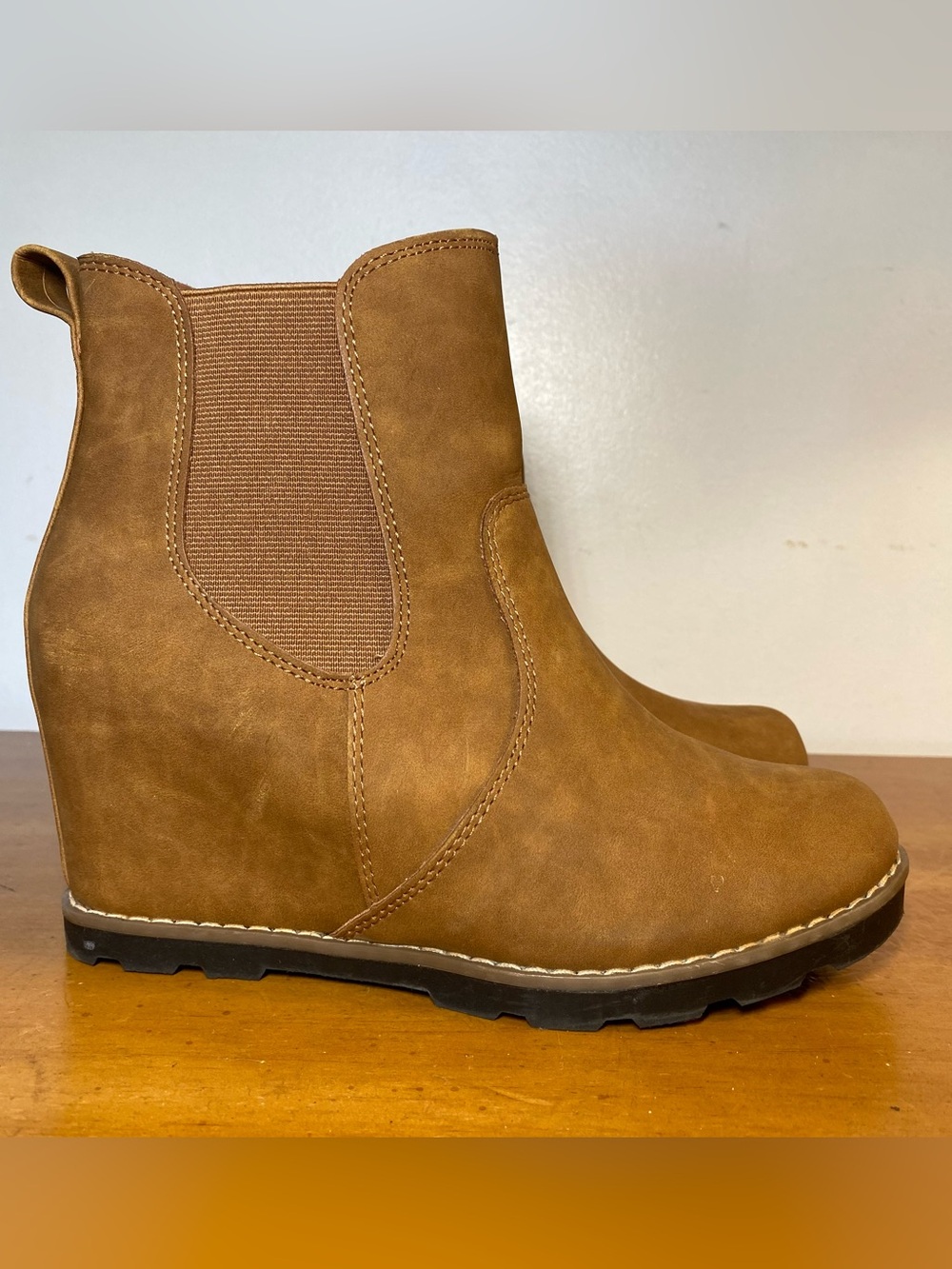 Universal Thread Women’s 6 Wedge Ankle Boots Booties Leather Stretch Brown Tan